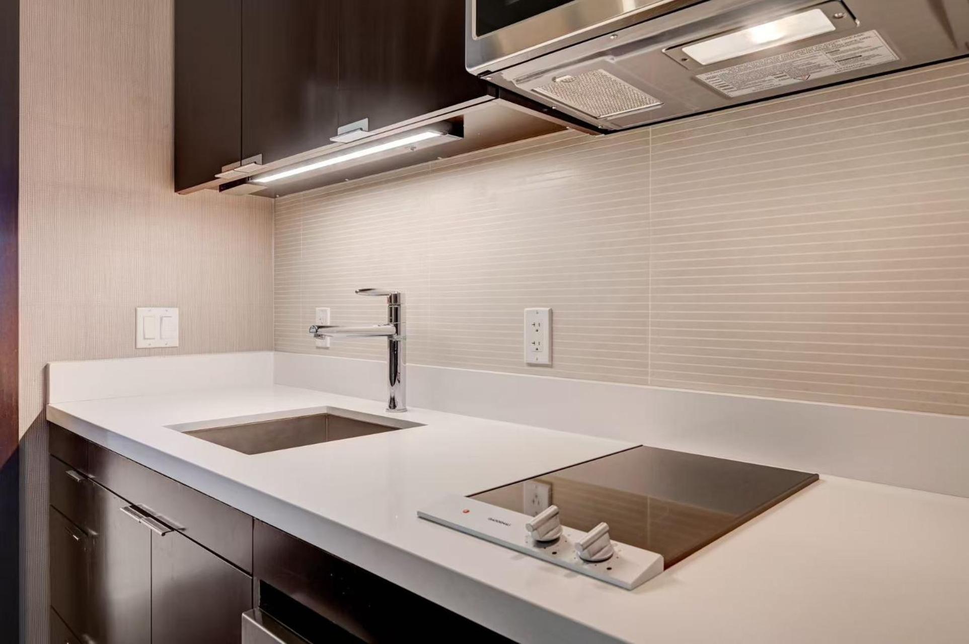 Luxurious Vdara High Rise Room, Skyline Views, King Bed, Free Valet, Smoke-free * Las Vegas