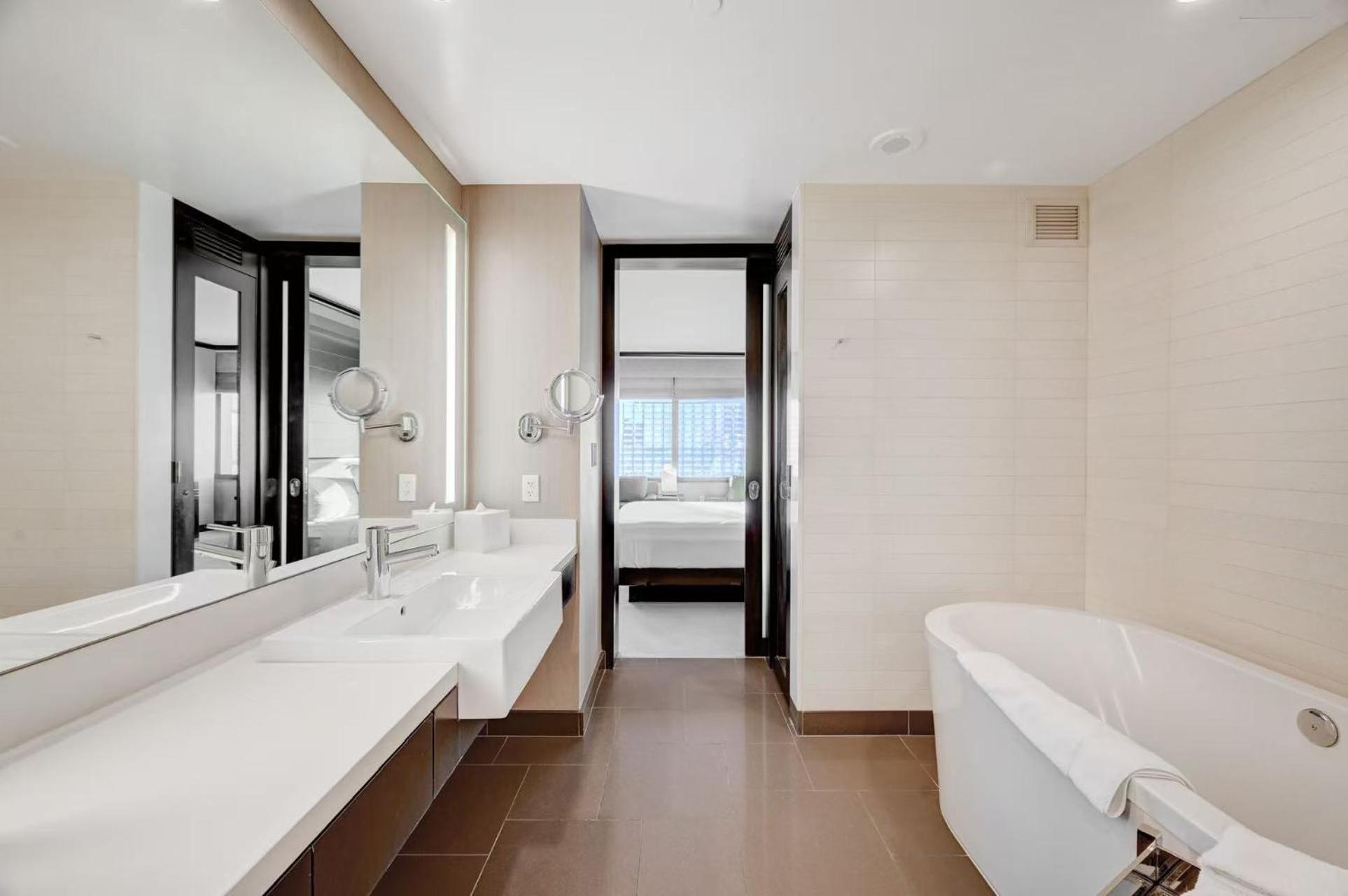 Luxurious Vdara High Rise Room, Skyline Views, King Bed, Free Valet, Smoke-free Hotel