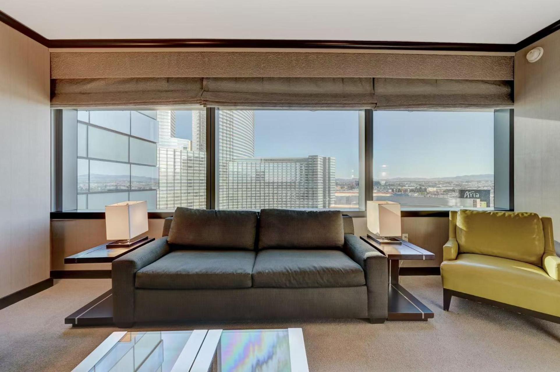 Hotel Luxurious Vdara High Rise Room, Skyline Views, King Bed, Free Valet, Smoke-free